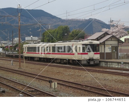 JR東日本八高線寄居駅 キハ100系八高線全線開通80周年記念塗色 106744651