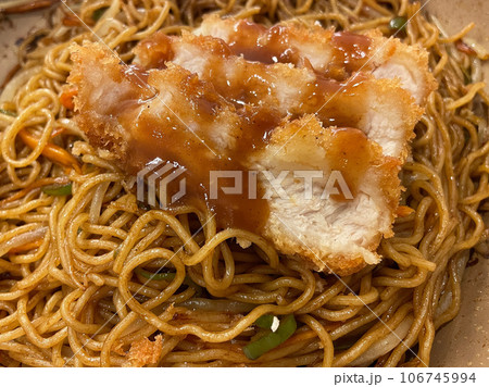 とんかつソース焼きそば ボリューム満点の濃厚ソース焼きそば 106745994