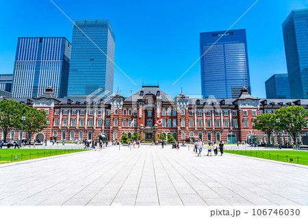 【東京都】爽やかな青空に恵まれた東京駅 【東京都】爽やかな青空に恵まれた東京駅 106746030