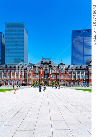 【東京都】爽やかな青空に恵まれた東京駅 【東京都】爽やかな青空に恵まれた東京駅 106746043
