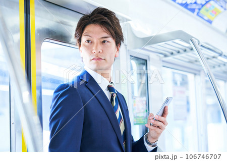 通勤通学 若いビジネスマン 撮影協力「京王電鉄株式会社」 通勤通学 若いビジネスマン 撮影協力「京王電鉄株式会社」 106746707