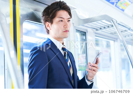 通勤通学 若いビジネスマン 撮影協力「京王電鉄株式会社」 通勤通学 若いビジネスマン 撮影協力「京王電鉄株式会社」 106746709