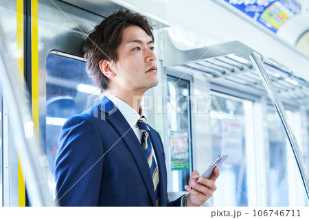 通勤通学　若いビジネスマン　撮影協力「京王電鉄株式会社」 106746711