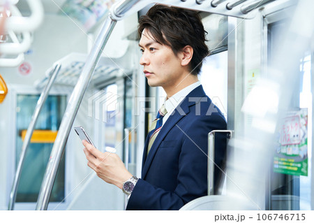 通勤通学　若いビジネスマン　撮影協力「京王電鉄株式会社」 106746715