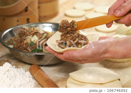 中華料理・おいしい包子・おいしい豚饅・おいしい中華饅・点心・調理風景 106746892