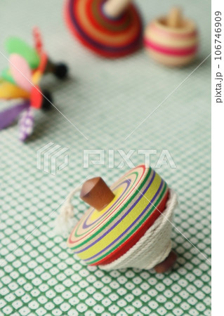 色々なコマと和紙 色々なコマと和紙 106746909