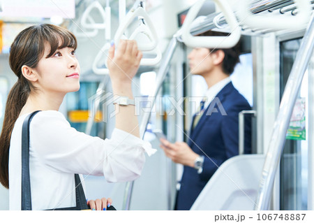若い女性　通勤通学　撮影協力「京王電鉄株式会社」 106748887
