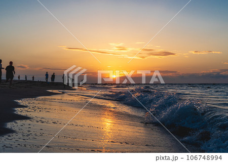 群衆 密集 人ごみ 106748994