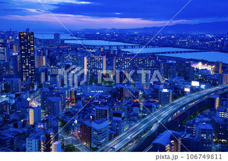 大阪・淀川方面の眺望【マジックアワー】 106749811