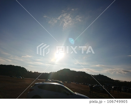 沈む太陽と夕焼け 106749905