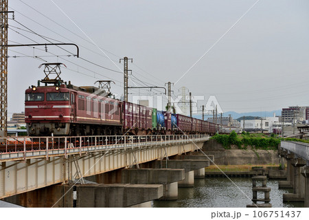 城東貨物線を走るEF81627コンテナ貨物列車 城東貨物線を走るEF81627コンテナ貨物列車 106751437