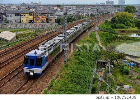 東海道本線を走るHOT7000系特急スーパーはくと5両 106751439