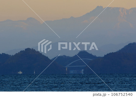 大芝島から見る石鎚山 (四国) 大芝島から見る石鎚山 (四国) 106752540