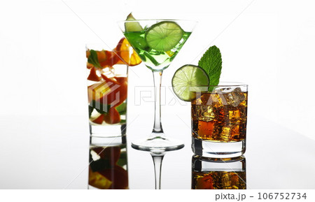 Group cocktail cola with whiskey mojito 106752734