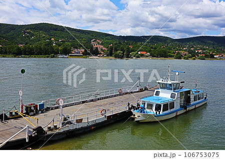 ハンガリー、ヴィシェグラードからナジュマロシュへの船 106753075
