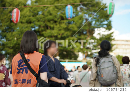 祭りの監視員 106754252