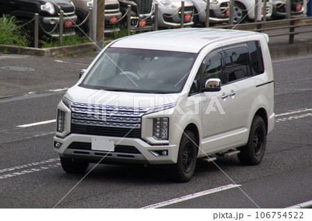 オフロード車 ワンボックスカーミニバン 道路走行 オフロード車 ワンボックスカーミニバン 道路走行 106754522