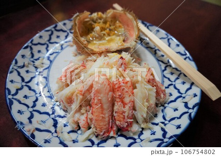 【北海道】茹でたての活毛ガニ のクローズアップ(札幌) 【北海道】茹でたての活毛ガニ のクローズアップ(札幌) 106754802