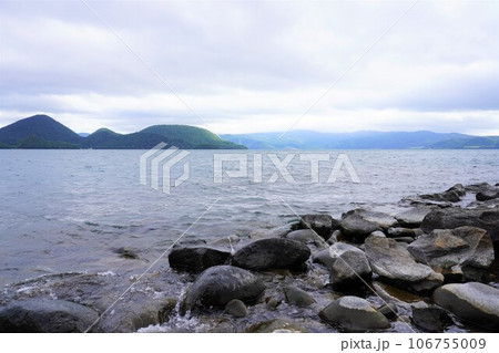 【北海道】洞爺湖と中島の景色(洞爺湖町) 【北海道】洞爺湖と中島の景色(洞爺湖町) 106755009