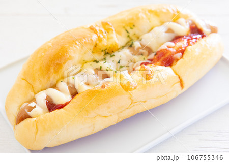 美味しいソーセージパン 106755346