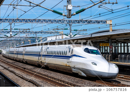 小田原駅を通過する東海道新幹線 小田原駅を通過する東海道新幹線 106757816