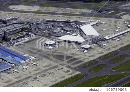 成田空港第一ターミナルを空撮 成田空港第一ターミナルを空撮 106759068