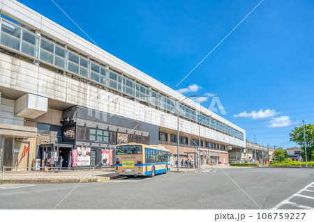 神奈川県横浜市の都市風景　新羽駅　駅前ロータリー 106759227