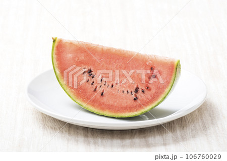 新鮮なスイカ カットしたスイカ こだま西瓜 夏イメージ 小玉すいか ピノガール イメージ素材 新鮮なスイカ カットしたスイカ こだま西瓜 夏イメージ 小玉すいか ピノガール イメージ素材 106760029