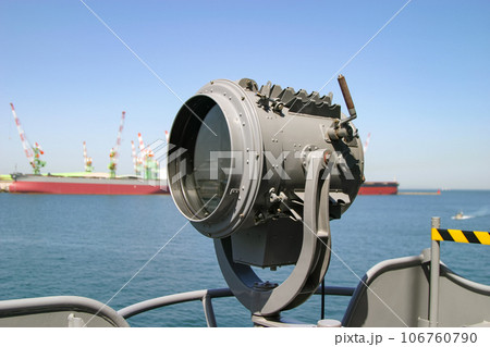 海上自衛隊艦艇の30センチ信号探照燈 海上自衛隊艦艇の30センチ信号探照燈 106760790