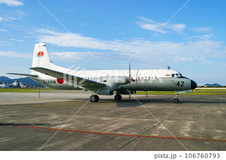 駐機する海上自衛隊の航空機YS-11MA 駐機する海上自衛隊の航空機YS-11MA 106760793