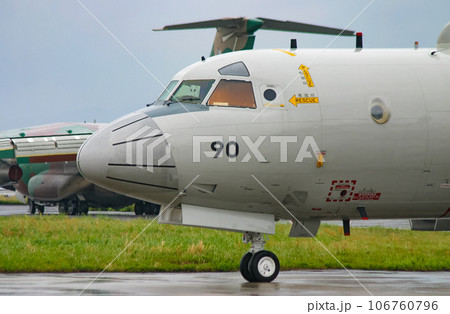 海上自衛隊の哨戒機P-3Cの機首 海上自衛隊の哨戒機P-3Cの機首 106760796