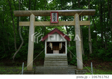 日本 青森 中津軽郡 白神山地 暗門神社 日本 青森 中津軽郡 白神山地 暗門神社 106761762
