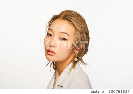 かっこいい働く女性のポートレート 106761887