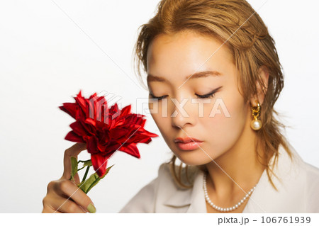 かっこいい働く女性のポートレート かっこいい働く女性のポートレート 106761939