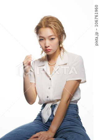 かっこいい働く女性のポートレート かっこいい働く女性のポートレート 106761960