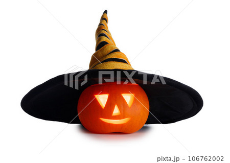 Halloween pumpkin in oversized hat 106762002