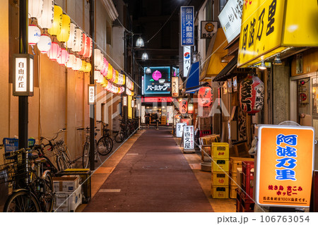 《東京都》自由が丘駅前・飲み屋街 《東京都》自由が丘駅前・飲み屋街 106763054