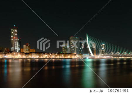 Timeless Beauty of Rotterdam's Nightfall, Where Skyscrapers Sparkle Amidst Reflections on the Water 106763491