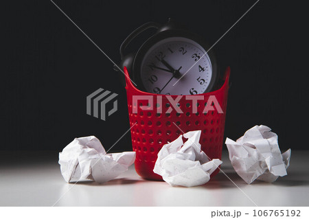 Early rise. Alarm clock in the trash. Woke up. Clock in the trash can. Early rise. Alarm clock in the trash. Woke up. Clock in the trash can. 106765192