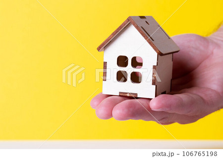 Buying a house. The buyer receives the key to the property. 106765198