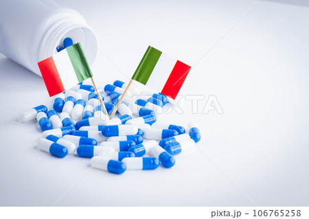 Tablets and the flag of Italy. medicines in the state. Tablets and the flag of Italy. medicines in the state. 106765258