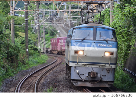 東海道本線　根府川ー早川　JR貨物　EF66-129（吹田） 106766230