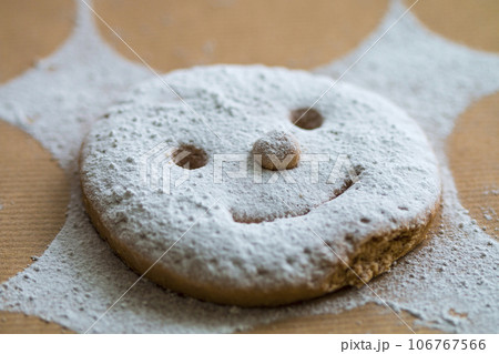 Sweet holiday gingerbread in the shape of a smiley sprinkled with white sugar 106767566