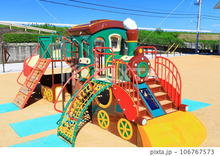 保育園と幼稚園（遊具、遊び場） 106767573