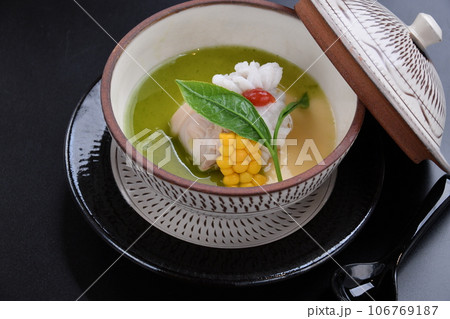 料亭で出される日本料理 蒸し物 鱧と蛤の玉蒸し 料亭で出される日本料理 蒸し物 鱧と蛤の玉蒸し 106769187