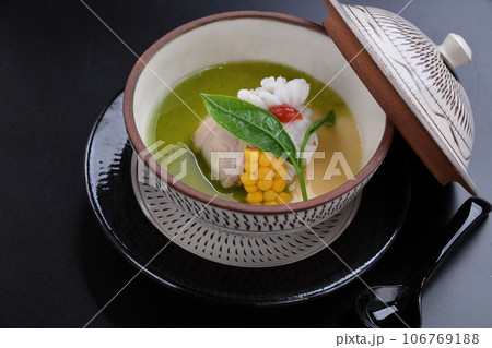 料亭で出される日本料理 蒸し物 鱧と蛤の玉蒸し 料亭で出される日本料理 蒸し物 鱧と蛤の玉蒸し 106769188
