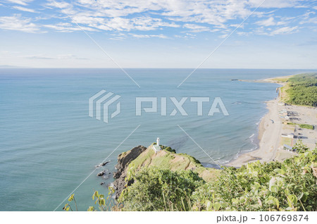 新潟　角田岬灯台と日本海 106769874