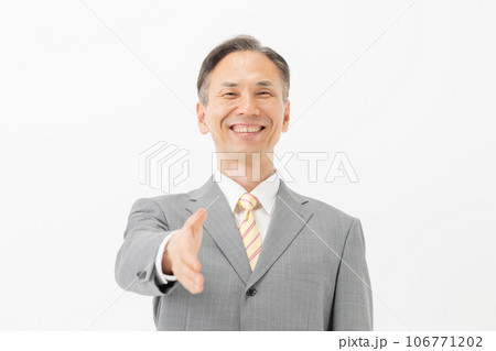 ビジネス 男性 握手 ビジネス 男性 握手 106771202