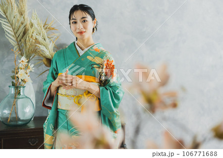 振袖の女性 振袖の女性 106771688