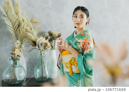 振袖の女性 振袖の女性 106771689